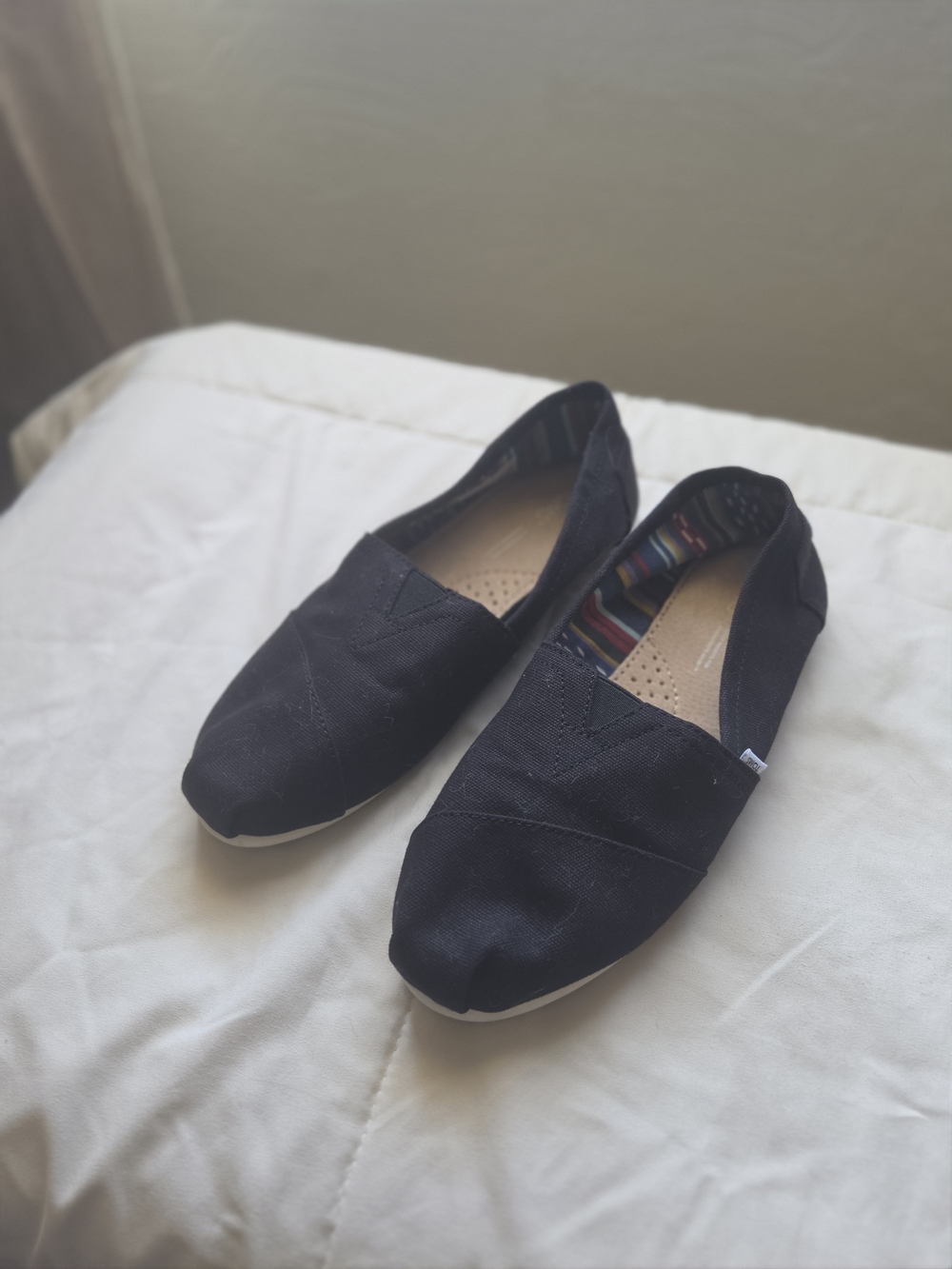 TOMS Black Canvas Classic Slip-On Shoes Women’s Size 8